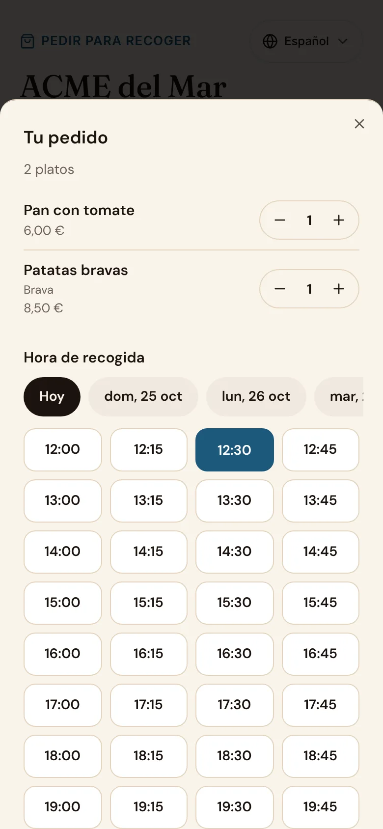Un cliente eligiendo la hora de recogida en el restaurante de demostración